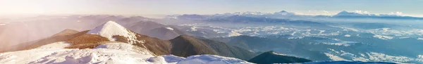 冬山景观 Panorana 洁白的雪覆盖山丘陵 — 图库照片