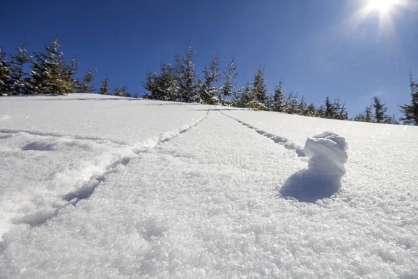 Linda Paisagem Natal Inverno Inclinação Montanha Íngreme Com Caminho Pista — Fotografia de Stock