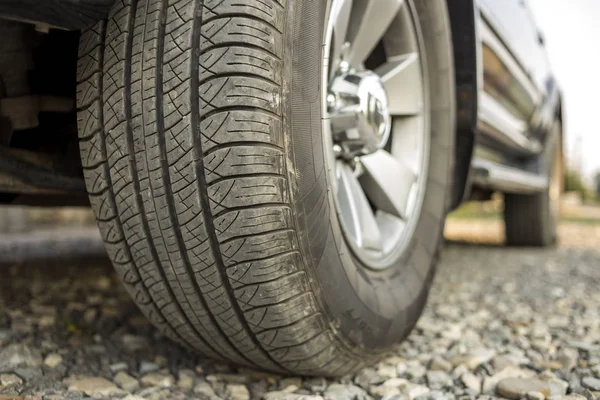 Närbild Detalj Bil Rullar Med Aluminium Skiva Och Svart Gummi — Stockfoto