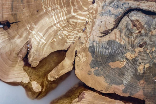 Ağaç kesme dilim Bölüm, düzensiz şekli, doğal doku, yumuşak renkli kahverengi ve sarı güdük doğal vintage eski renkli arka plan kırık. It Yourself sanat kavramı yapmak.