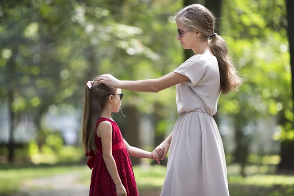 Profile Young Blond Long Haired Attractive Smiling Woman Small Child — Stock Photo, Image