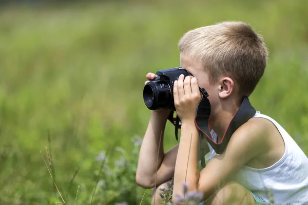 Profil Detail Portrét Mladé Blond Roztomilý Hezký Dítě Chlapce Fotoaparátem — Stock fotografie