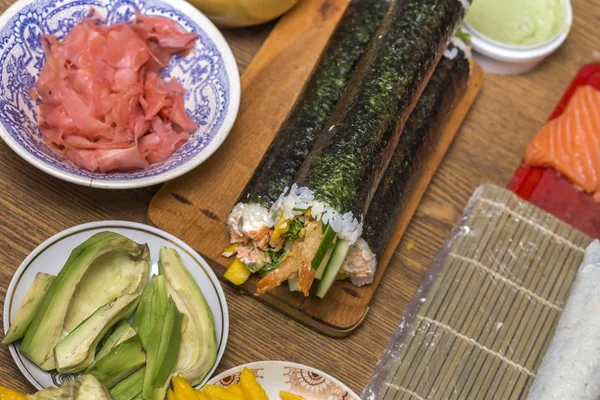 Making Sushi Rolls Home Plates Ingredients Traditional Japanese Food Sushi — Stock Photo, Image