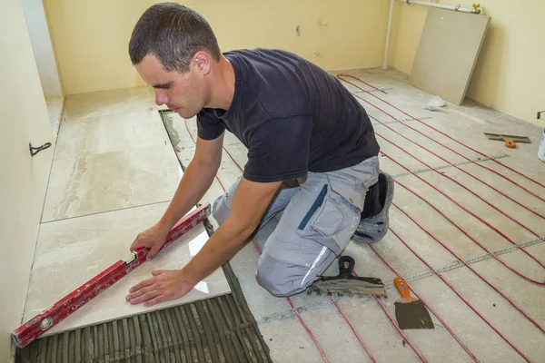 Young Worker Tiler Installing Ceramic Tiles Using Lever Cement Floor — Stock Photo, Image