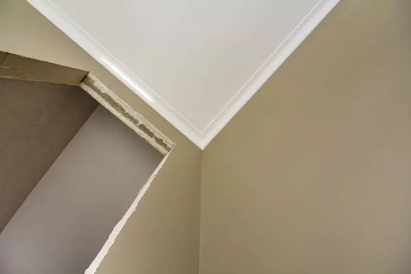 Angled Dettaglio Vista Nuovo Appartamento Incompiuto Casa Fase Ricostruzione Soffitto — Foto Stock