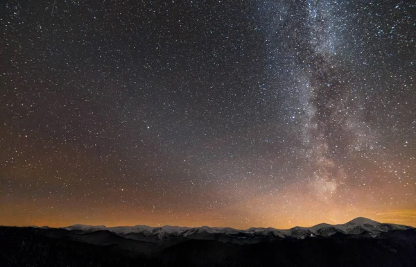 Invierno Montañas Paisaje Nocturno Panorama Vía Láctea Constelación Brillante Cielo —  Fotos de Stock