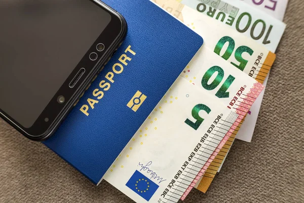 Cellulare Nero Moderno Banconote Euro Passaporto Viaggio Sfondo Copia Viaggiare — Foto Stock