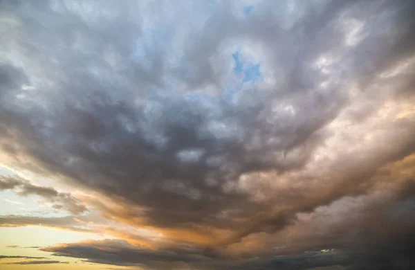 Панорама Неба Восходе Закате Вид Темно Синие Облака Освещаемые Ярко — стоковое фото