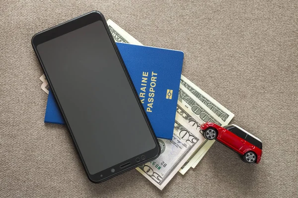 Teléfono Celular Negro Billetes Dólares Estadounidenses Pasaporte Coche Juguete Fondo —  Fotos de Stock