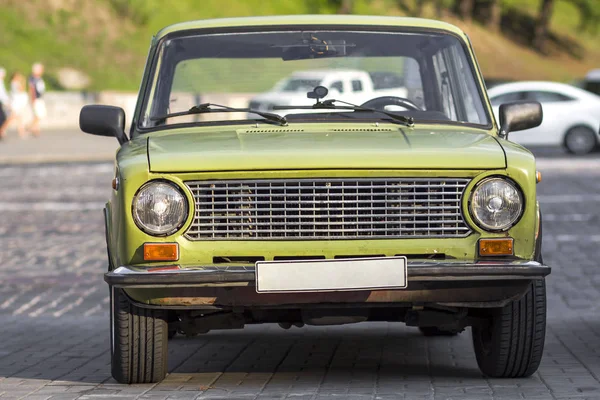 Front View Old Russian Classic Car City Street Car Front — Stock Photo, Image