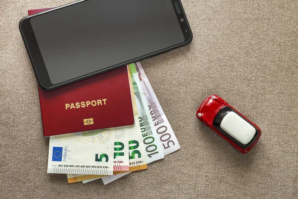 Schwarzes Handy Euro Banknoten Reisepass Und Spielzeugauto Hintergrund Leichtes Komfortables — Stockfoto