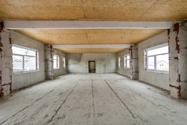 Unfertige Wohnung Oder Haus Großes Dachgeschoss Zimmer Umbau Sperrholzdecke Verputzte — Stockfoto