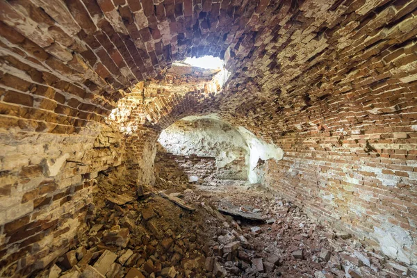 Velha Sala Porão Vazia Abandonada Edifício Antigo Palácio Com Paredes — Fotografia de Stock