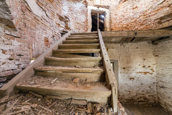 Large spacious forsaken empty basement room of ancient building — Stock Photo, Image