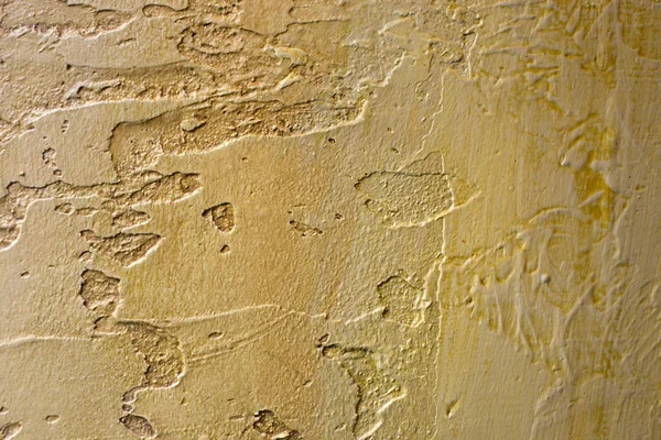 Nahaufnahme der bunten goldenen Bronze verputzt unebene Stuckwand. — Stockfoto