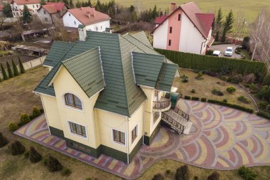 Yeni Konut ev yazlık shingle ro ile hava Üstten Görünüm