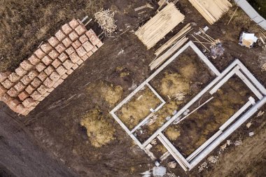 Gelecekteki Saray, bric yığınları ın bodrum katında beton Vakfı