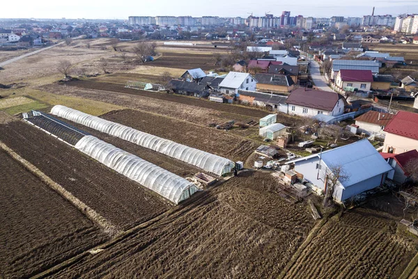 Aerial top view of suburb rural area on sunny spring day. House — Stock Photo, Image