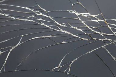 Soyut desen koyu gri arka plan. Crackled ekran mobil