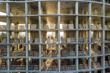 İnşaat detay altında modern bina, beton çerçeve, Windo