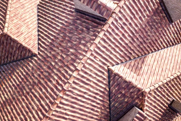 건물 복잡 한 지붕 공사의 상단 공중 보기. 는 — 스톡 사진