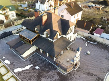 Yeni Konut ev yazlık shingle ro ile hava Üstten Görünüm