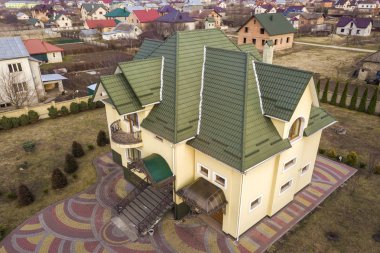 Yeni Konut ev yazlık shingle ro ile hava Üstten Görünüm