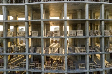 İnşaat detay altında modern bina, beton çerçeve, Windo