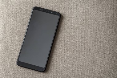 Yeni siyah modern cep telefonu ışık bez kopya alanı ba izole