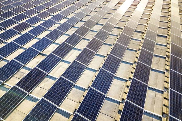 Mavi parlak güneş fotoğraf voltaik paneller sistem produci üst görünümü — Stok fotoğraf