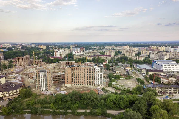 Felülnézet a városi fejlődő város táj magas apartman — Stock Fotó