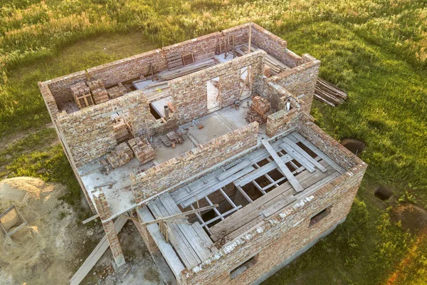 Vista aérea do local de construção para casa futura, porão de tijolo fl — Fotografia de Stock