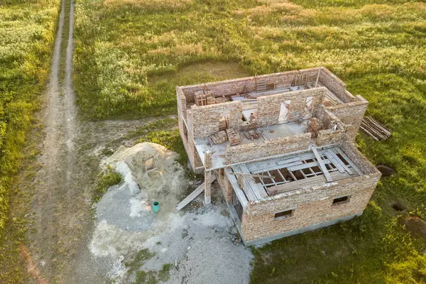 Vista aérea do local de construção para casa futura, porão de tijolo fl — Fotografia de Stock