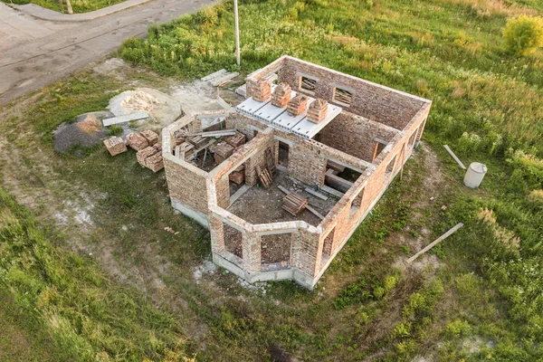 Vista aérea do local de construção para casa futura, porão de tijolo fl — Fotografia de Stock