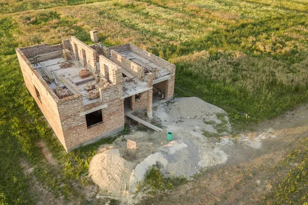 Vista aérea do local de construção para casa futura, porão de tijolo fl — Fotografia de Stock