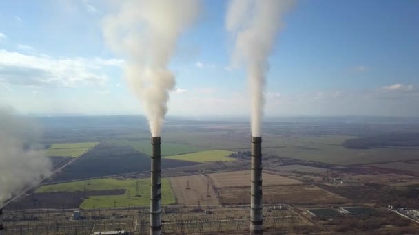 Vue Aérienne Hauts Tuyaux Cheminée Avec Fumée Grise Provenant Centrale — Video