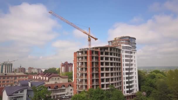 Guindaste Torre Industrial Alta Canteiro Obras Novo Edifício Residencial — Vídeo de Stock