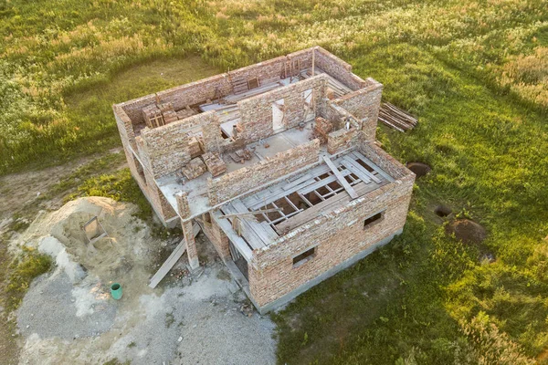 Luftaufnahme der Baustelle für künftiges Haus, Backsteinkeller — Stockfoto