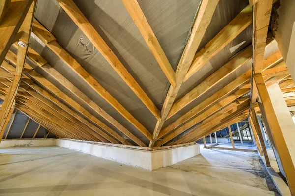 Attic of a building with wooden beams of a roof structure. — Stock Photo, Image