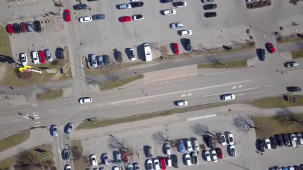 Luftaufnahme Vieler Autos Auf Einem Parkplatz Oder Autohändler Markt — Stockvideo