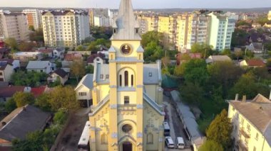 Ivano-Frankivsk, Ukrayna'daki eski bir kilisenin havadan görünümü.