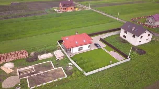 Luchtfoto Van Een Privéhuis Een Tuin Met Omheining — Stockvideo