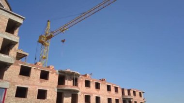 Yapım aşamasındaki apartmanın havadan görünümü.