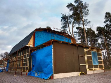 Yenileme çalışmaları kapsamında evin ahşap ahırı.