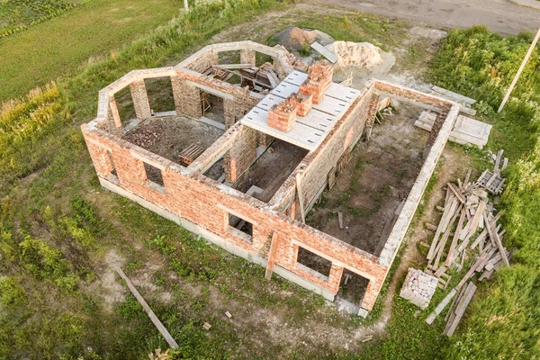 Vue aérienne du chantier de construction de la future maison, sous-sol en briques fl — Photo