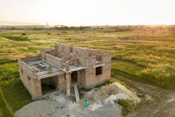 Vue aérienne du chantier de construction de la future maison, sous-sol en briques fl — Photo