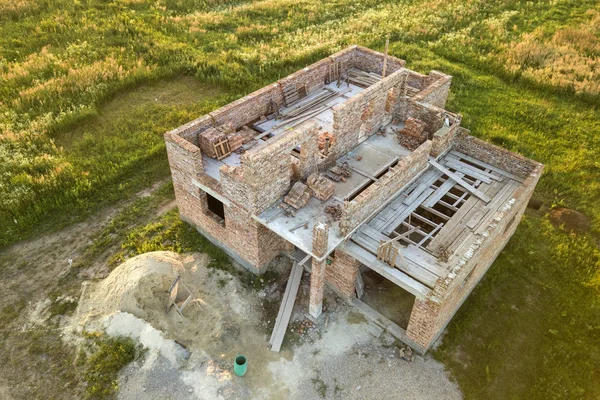 Vista aérea do local de construção para casa futura, porão de tijolo fl — Fotografia de Stock