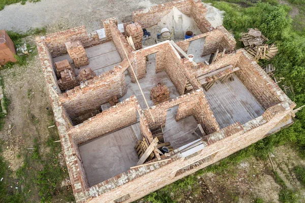 Vista aérea do local de construção para casa futura, porão de tijolo fl — Fotografia de Stock