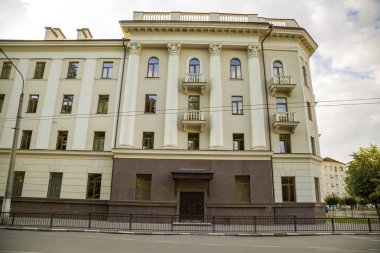 Granit duvar yüzeyi ile bir bina cephe parçası. Natu