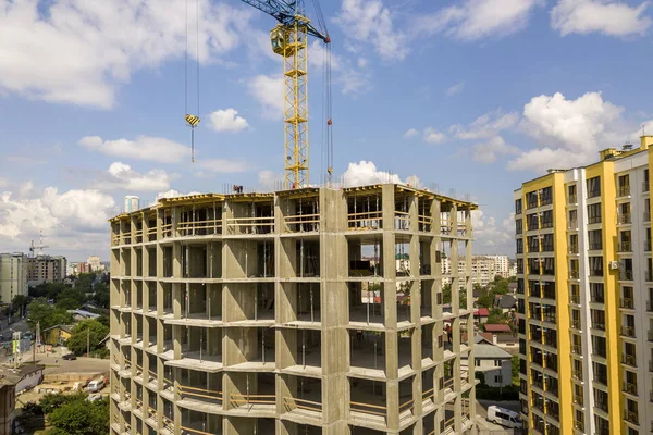 Apartment or office tall concrete building under construction. — Stock Photo, Image
